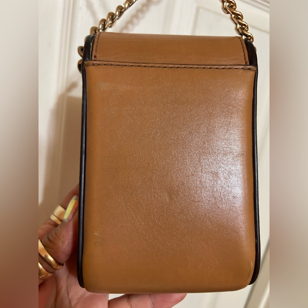 Michael Kors Camera Scout Collection Iphone
Leather Crossbody Bag - Picture 4 of 12